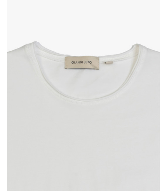 T-shirt with raw edges