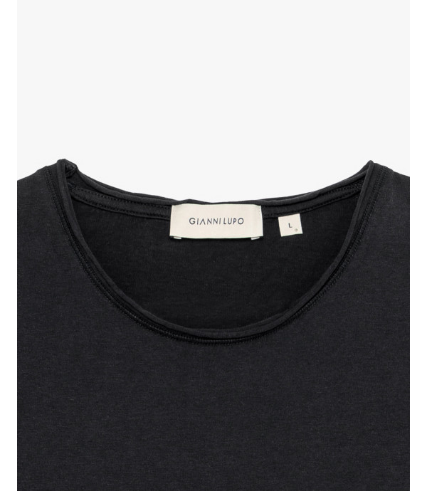 T-shirt with raw edges