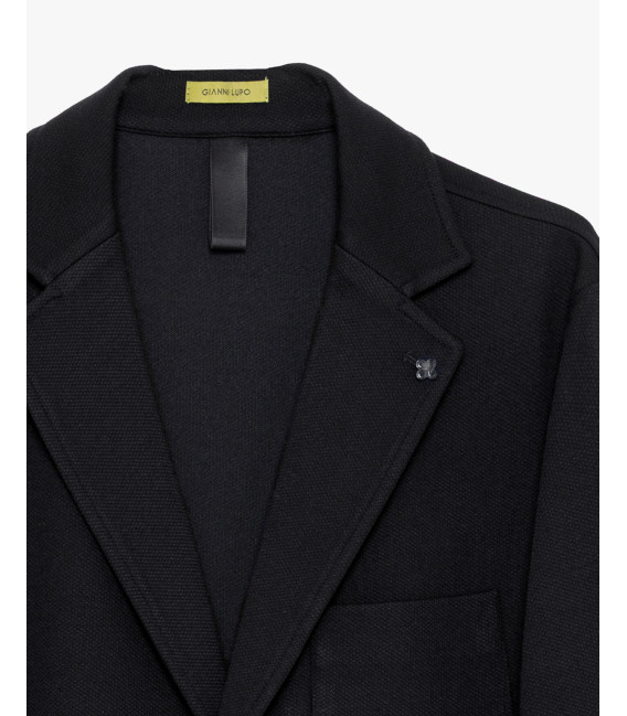 Single-breasted blazer in textured fabric