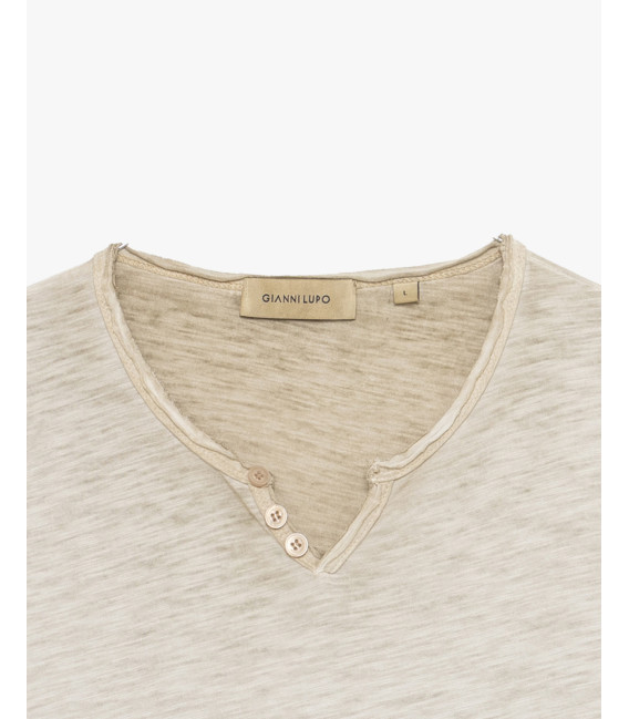 T-shirt collo marocchino con bottoni