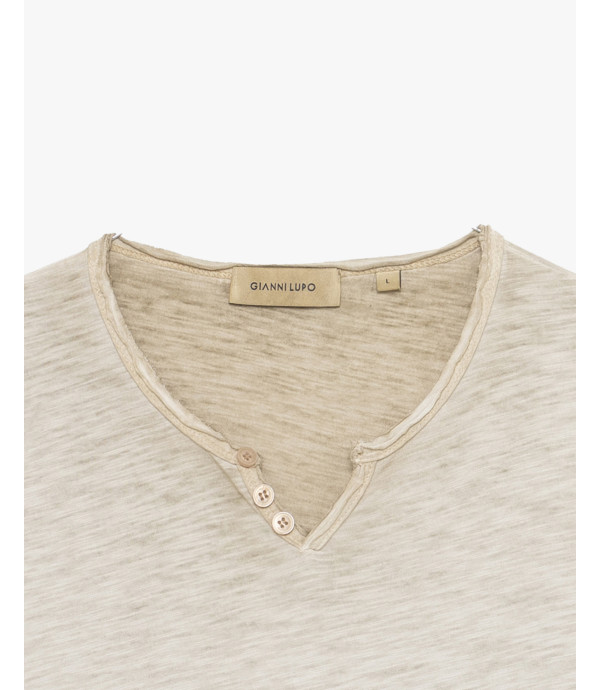 T-shirt collo marocchino con bottoni