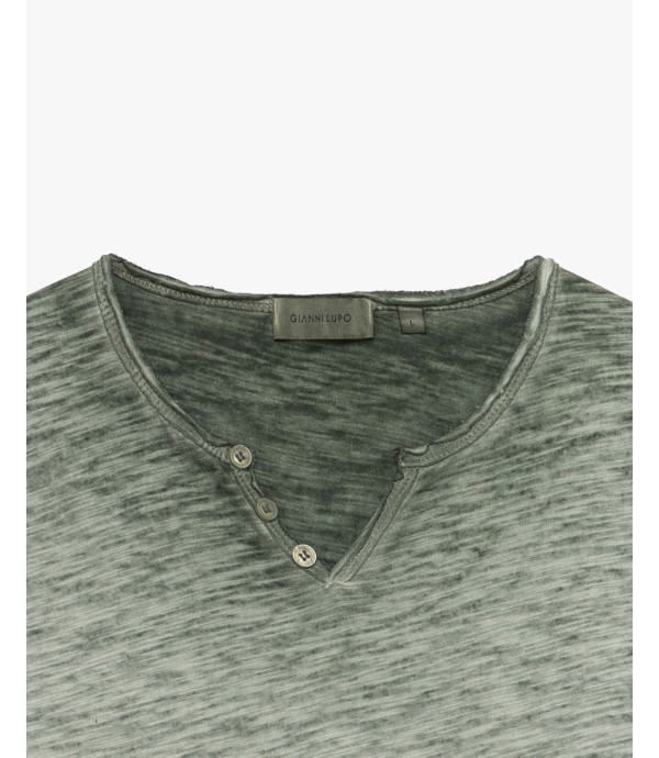 T-shirt collo marocchino con bottoni