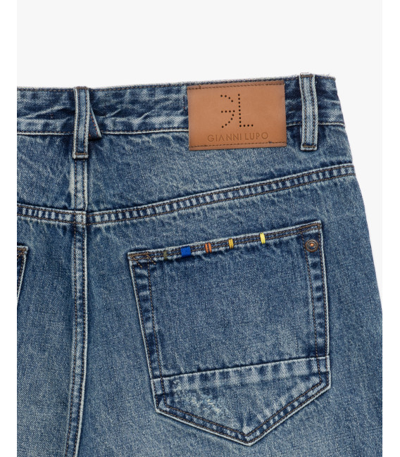 GRANT100 carrot fit jeans in medium wash with emboideries