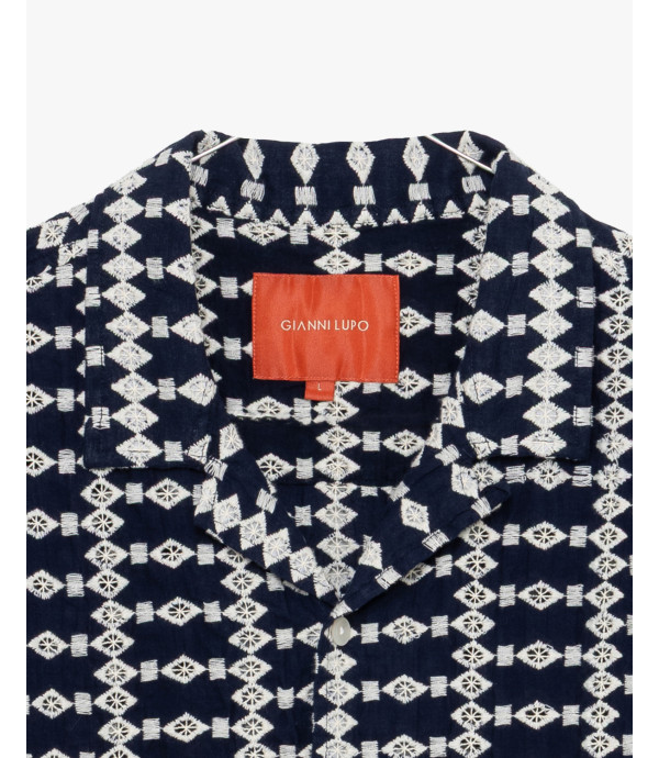 Short-sleeve shirt with embroidered pattern