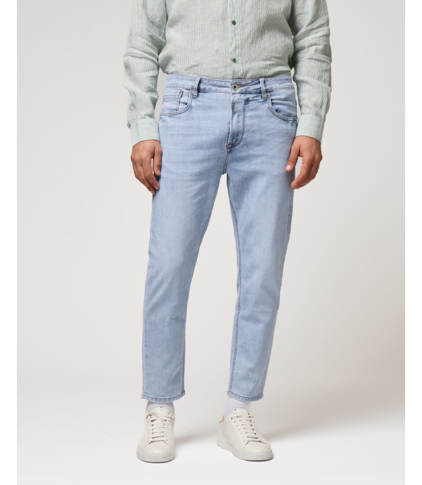 MIKE95 carrot fit medium wash jeans with scratches