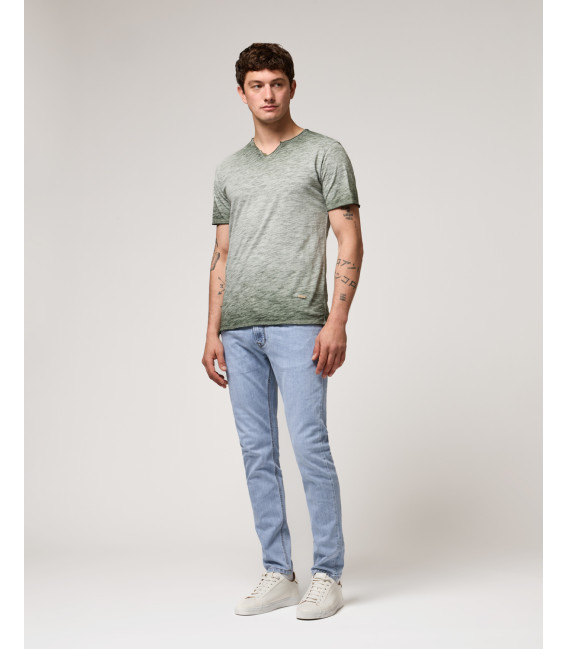 T-shirt collo marocchino con bottoni