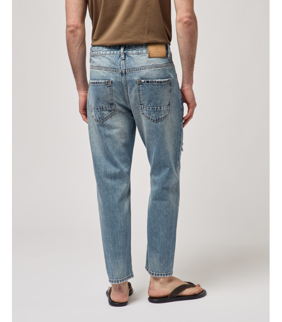 Jeans COOPER carrot fit con lavaggio used e dettagli destroyed