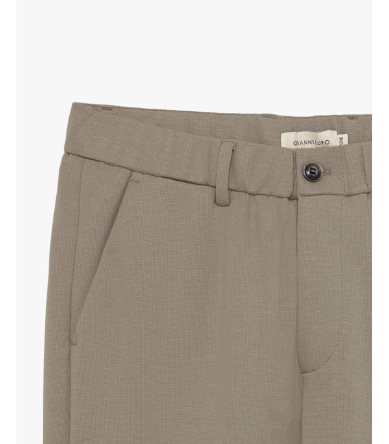 Pantaloni carrot fit con vita elasticizzata