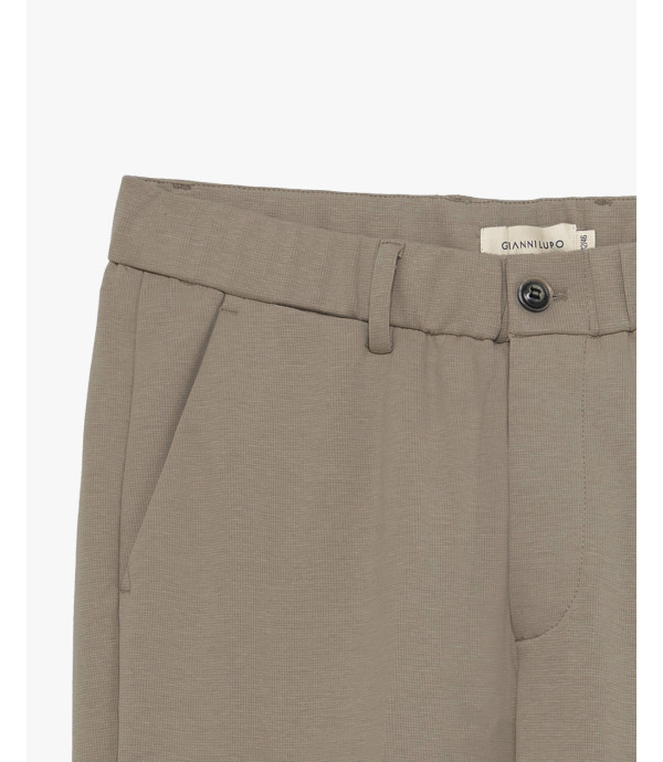 Pantaloni carrot fit con vita elasticizzata