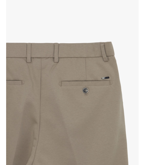 Pantaloni carrot fit con vita elasticizzata