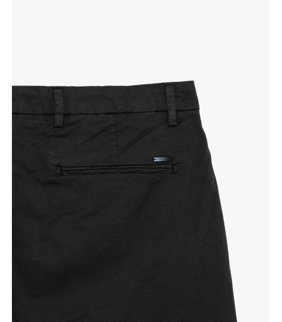 Basic chinos shorts